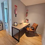 A Proa Do Moliceiro - King Bed With Mirror Aveiro