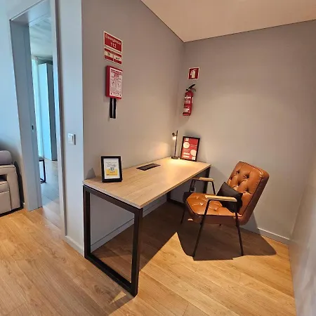 A Proa Do Moliceiro - King Bed With Mirror Aveiro