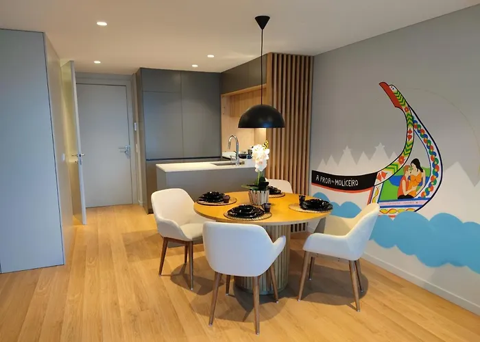 A Proa Do Moliceiro - King Bed With Mirror * Aveiro