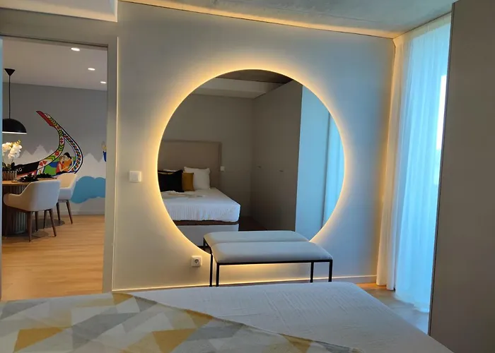 A Proa Do Moliceiro - King Bed With Mirror * Aveiro